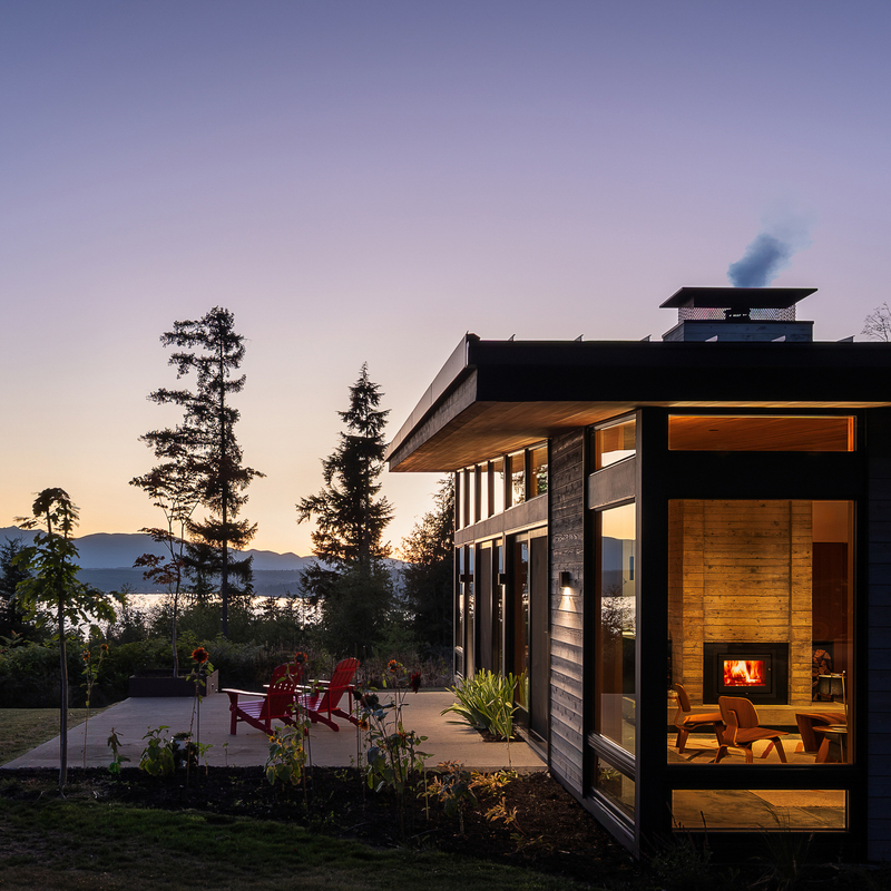 Montana home at sunset with a patio looking out to the mountains